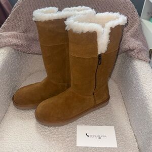 NWT KOOLABURA by UGG tall chestnut boots